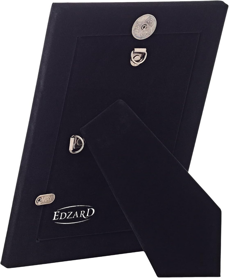 Black photo album with metal fasteners on a white background, featuring the brand 'Edzard'.